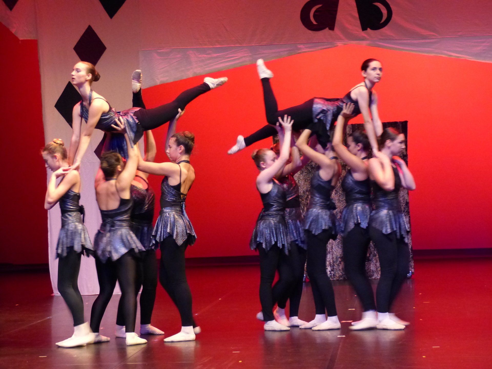 Groupe danseuse - porté