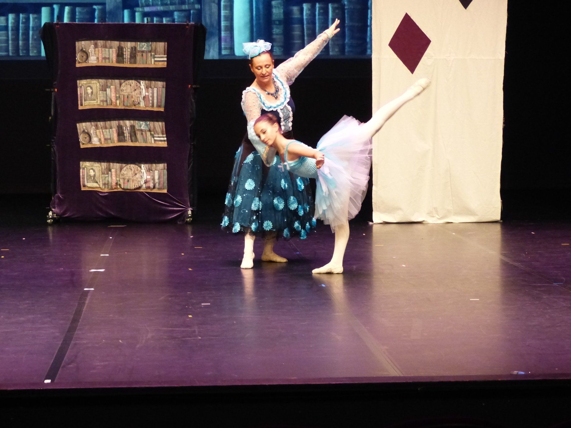 Une danseuse enfant et une danseuse adulte