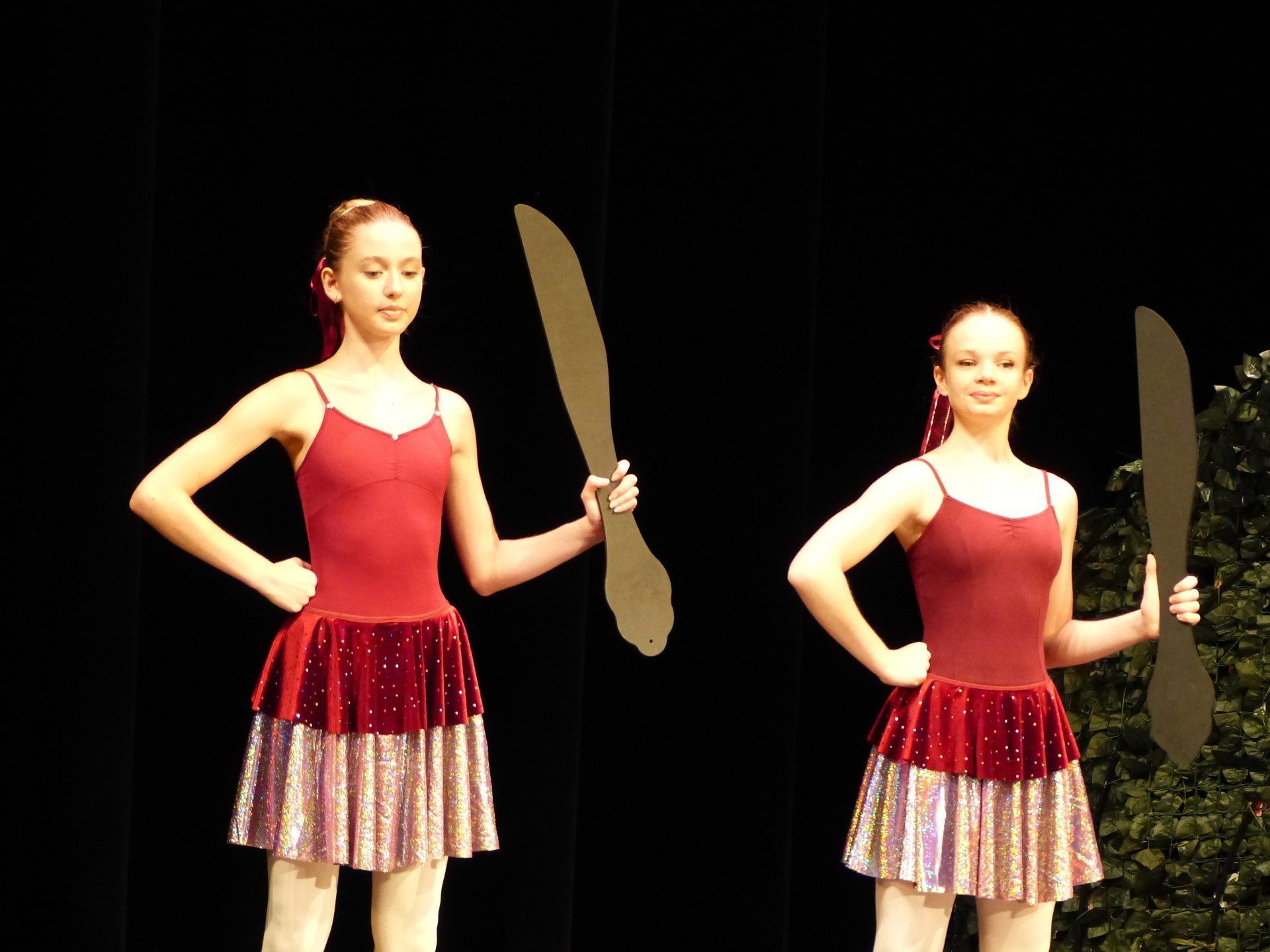 Deux danseuses en rouge