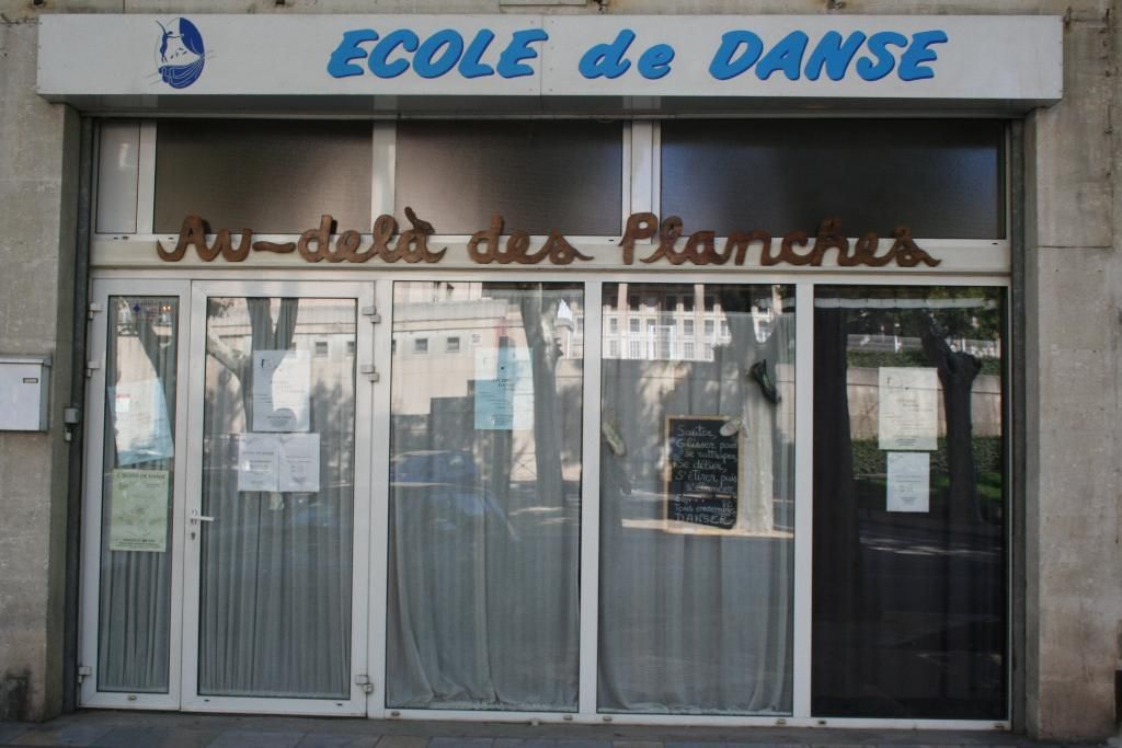 Devanture d'Au-delà des Planches