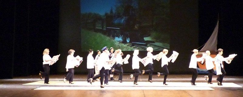 Groupe en costume blanc et noir