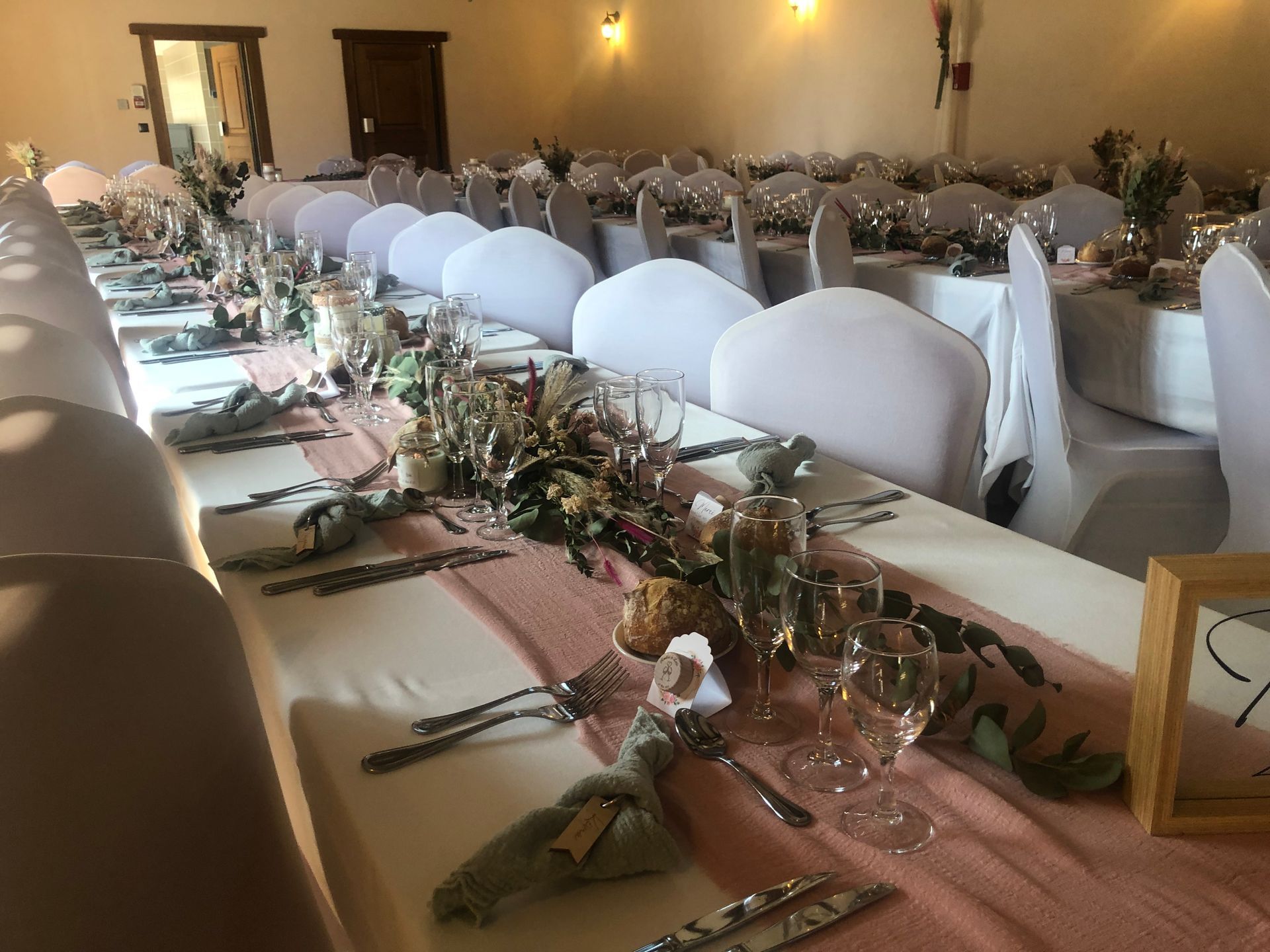 Salle de reception préparé et décoré par la forge traiteur