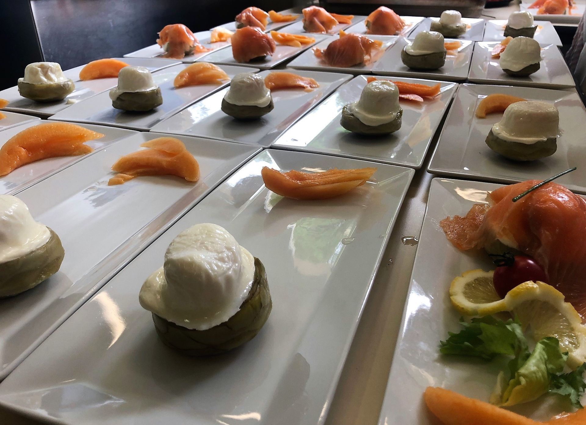 Plats soigneusement confectionnés avec un format uniforme