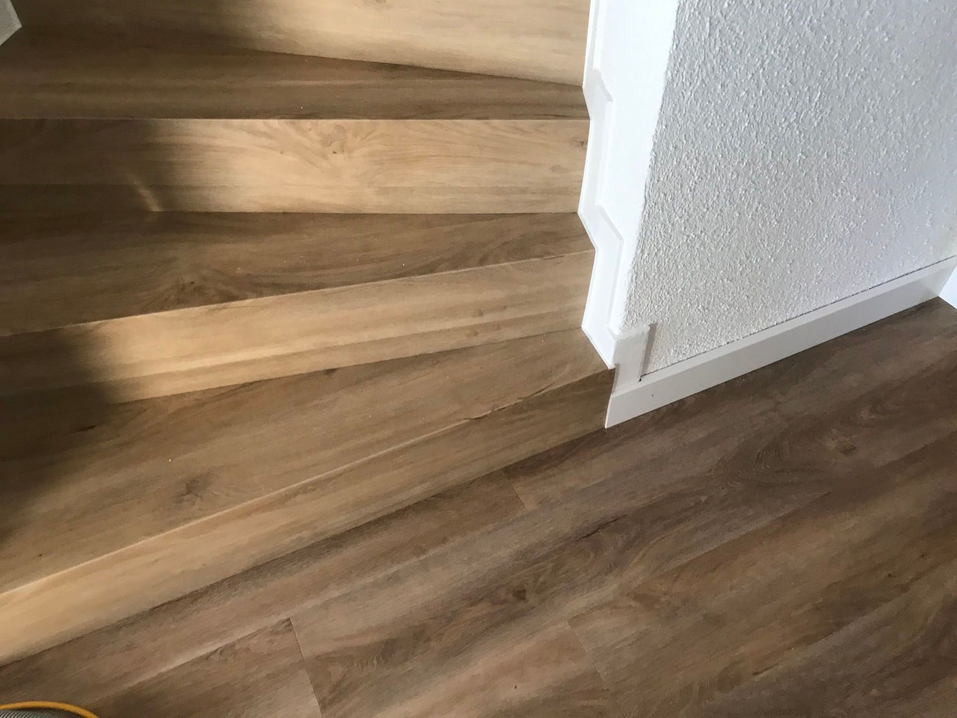 Treppe Bodenbelag erneuern - Pereira Renovationen in Stetten AG