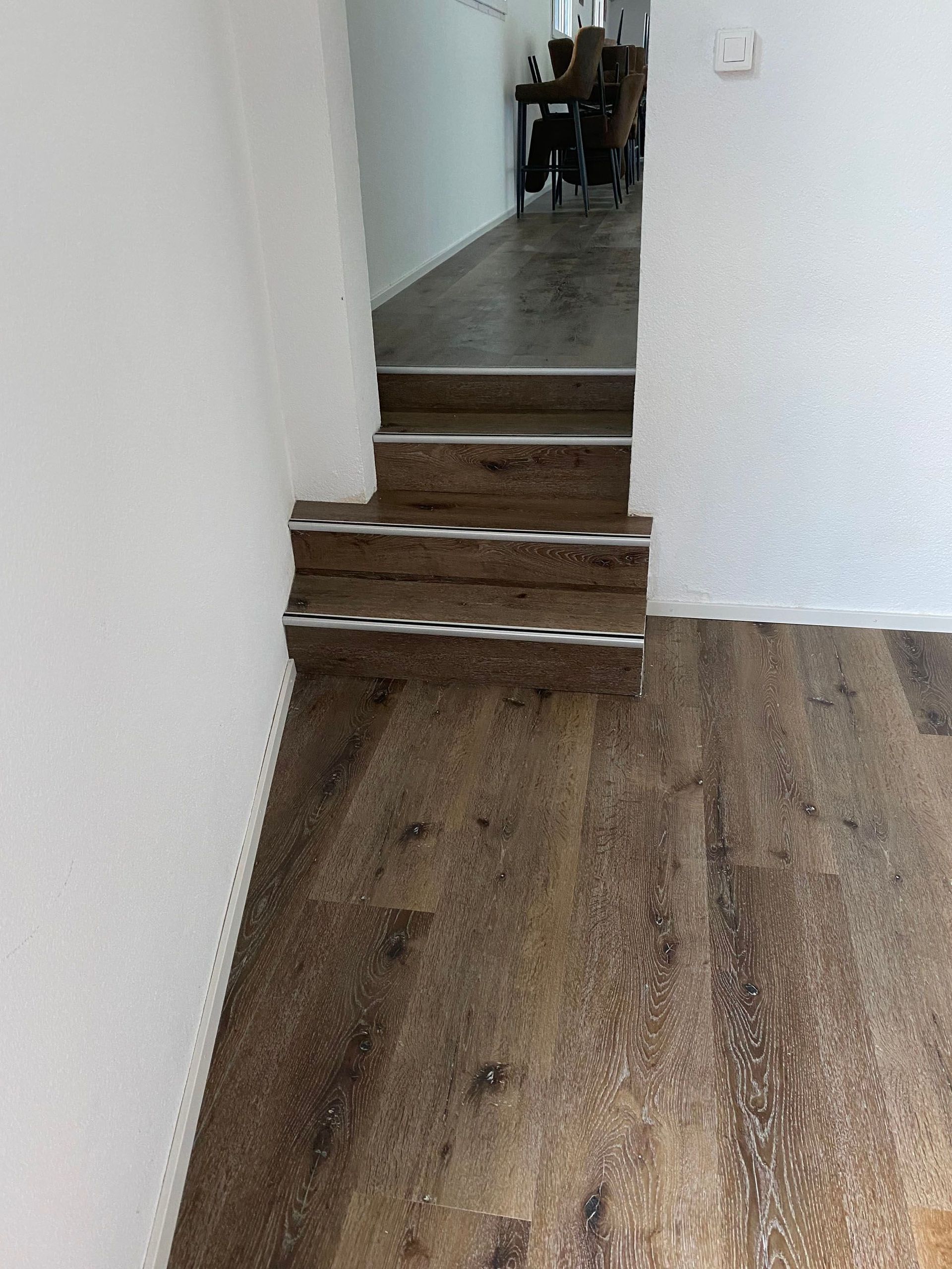 Treppe Bodenbelag erneuern - Pereira Renovationen in Stetten AG