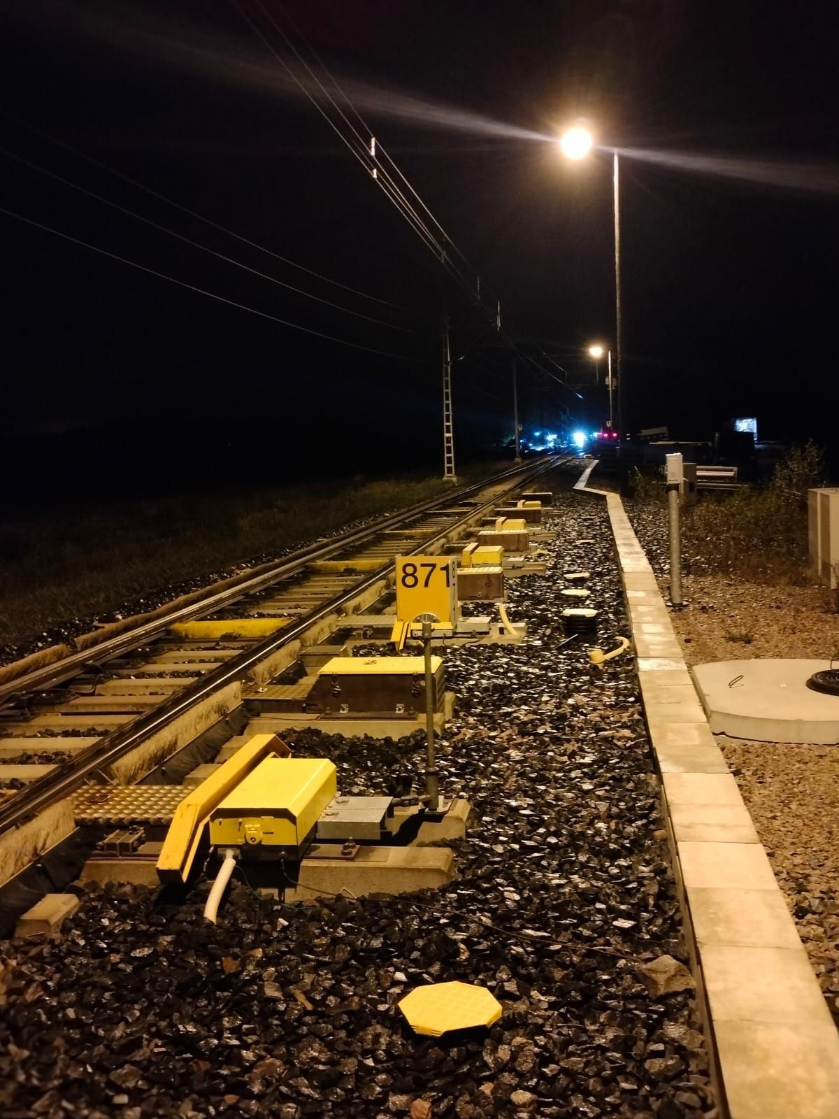 Rail Off Oy toteuttaa kiskojen jatkoshuollot koko Suomen alueella.