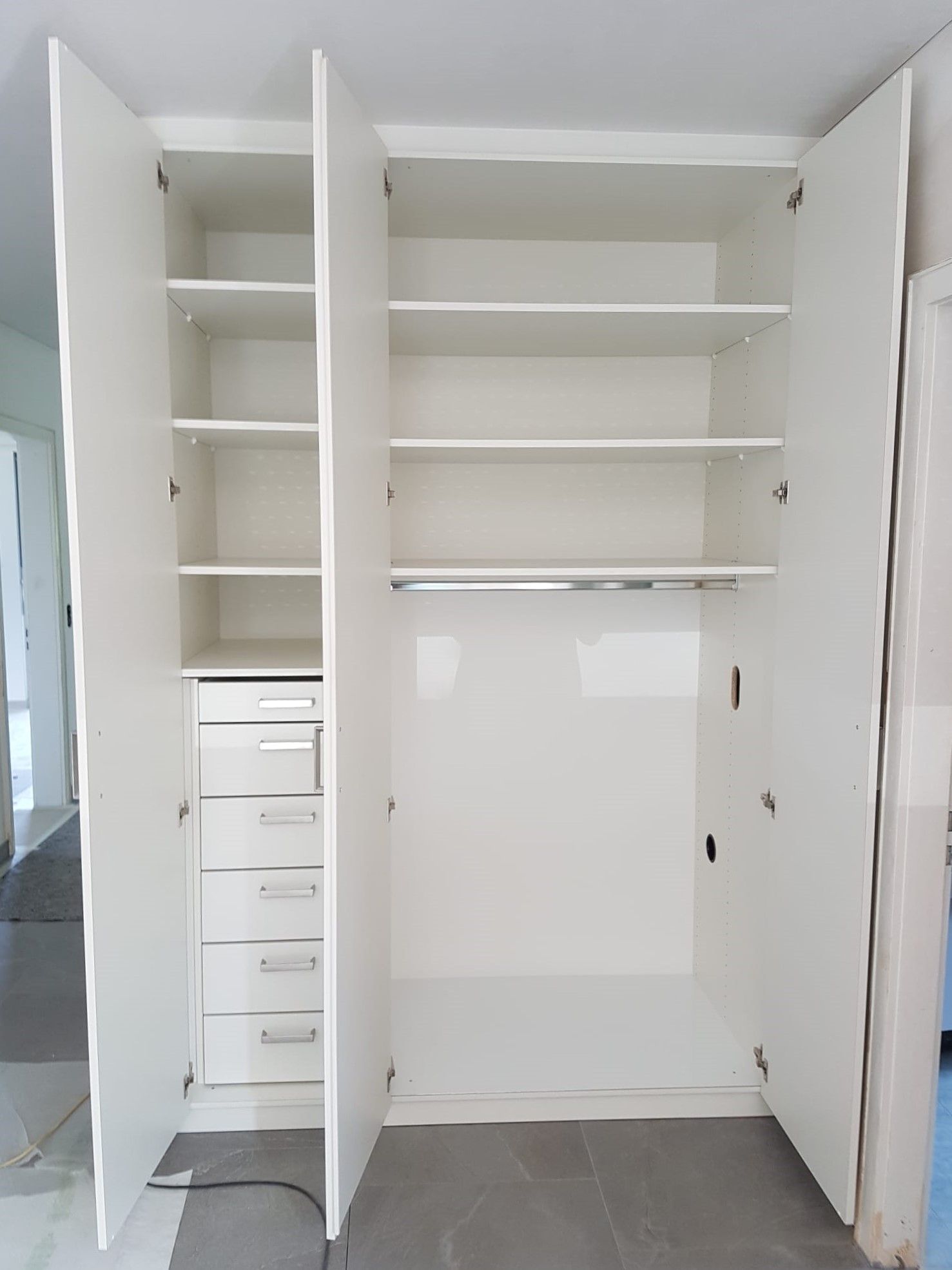 Armadio su misura (interno) - Falegnameria Brioschi - costruzioni in legno Lugano