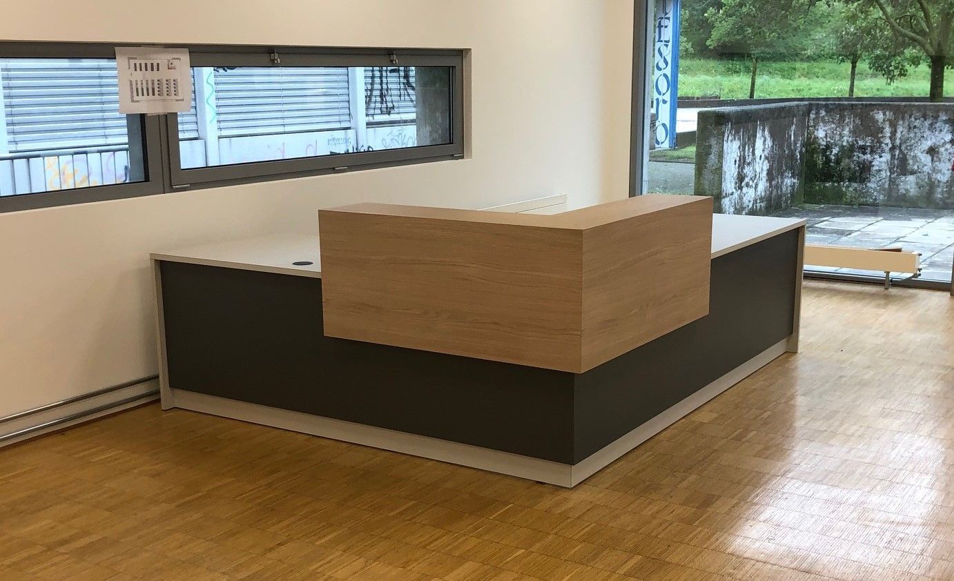 Banco ricezione - Falegnameria Brioschi - costruzioni in legno Lugano