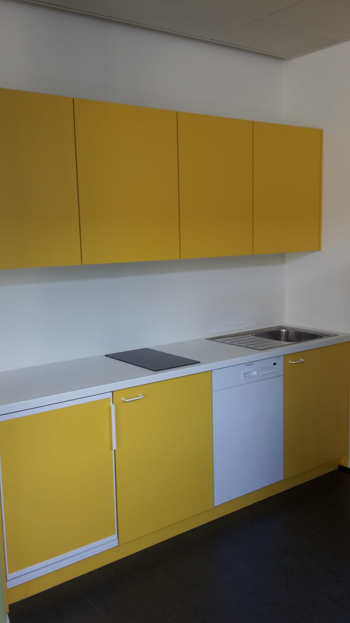 Cucina colorata legno - Falegnameria Brioschi - Costruzioni in legno Lugano