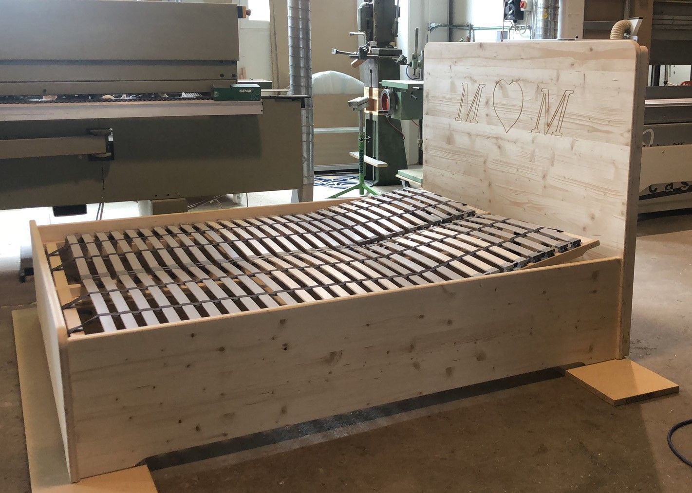 Letto in abete - Falegnameria Brioschi - Costruzioni in legno Lugano