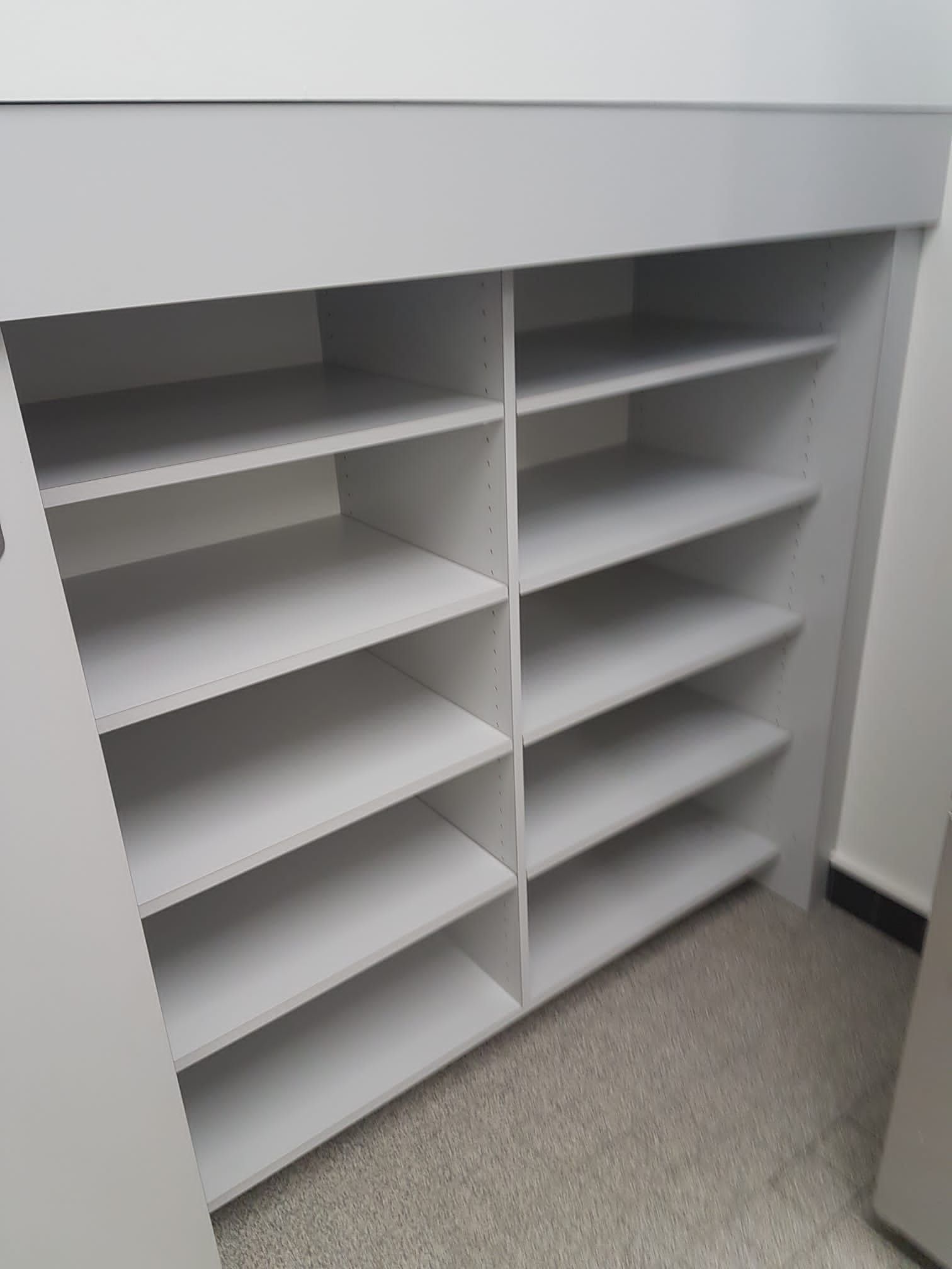 Scaffali legno bianco - Falegnameria Brioschi - Costruzioni in legno Lugano