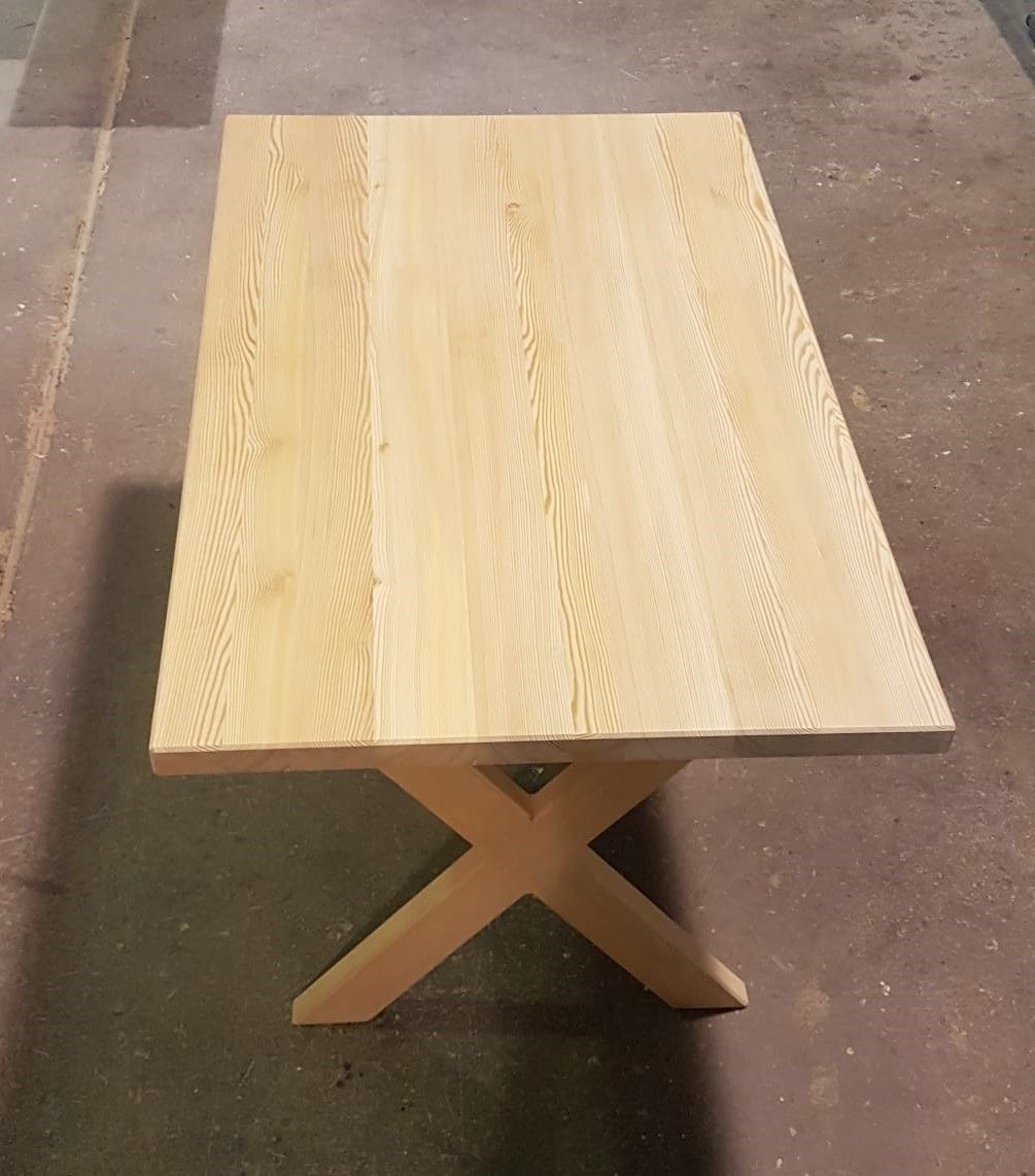 Tavolo larice artigianale - Falegnameria Brioschi - Costruzioni in legno Lugano