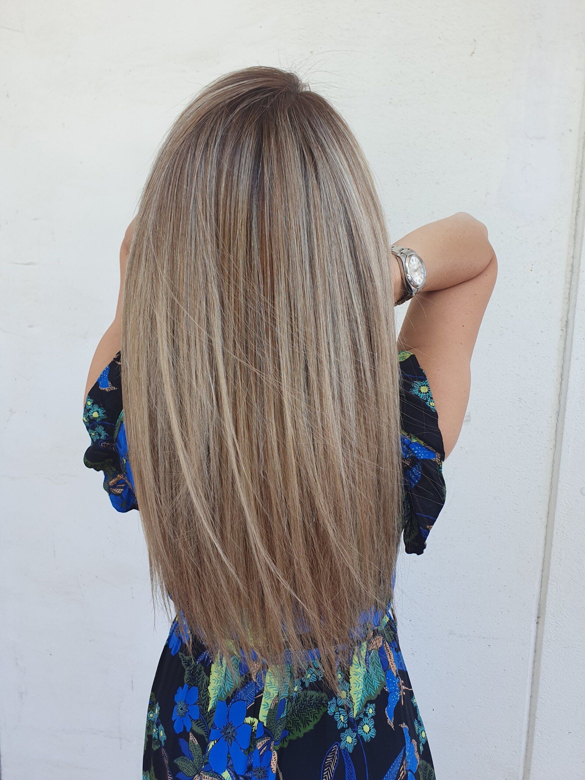 Mèches blondes sur cheveux longs