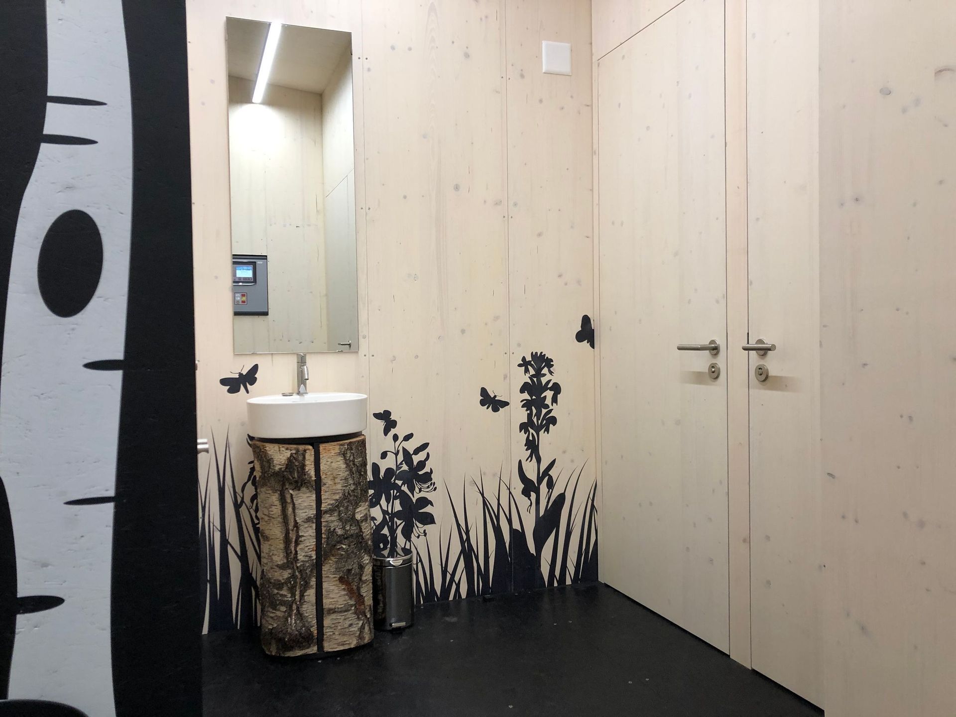 ValeggiaPanzera e associati Sagl - istituto di credito Lugano - Architettura, studi · Architettura d'interni - Collaboratore esterno Giovanni Rizzi - Industriale Mendrisio - Design industriale, design del prodotto · Progettazione architettonica - Lugano - Ticino