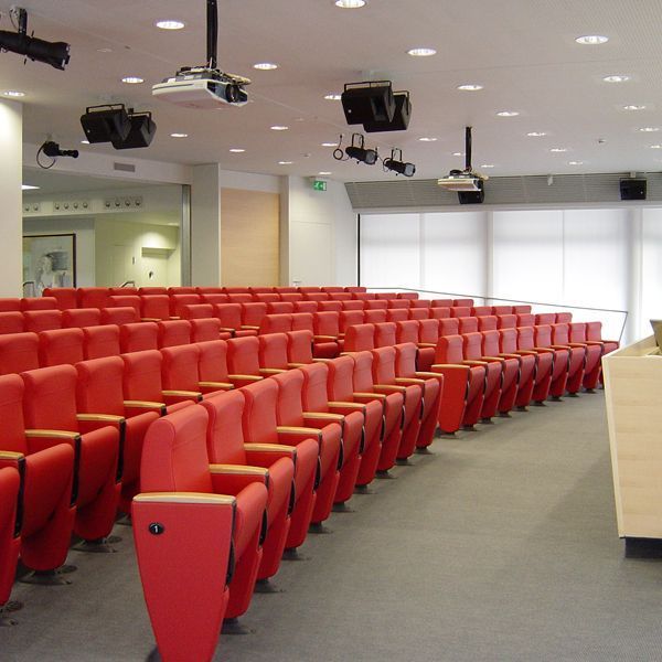 ValeggiaPanzera e associati Sagl - istituto di credito Lugano - Architettura, studi · Architettura d'interni - Collaboratore esterno Giovanni Rizzi - Industriale Mendrisio - Design industriale, design del prodotto · Progettazione architettonica - Lugano - Ticino