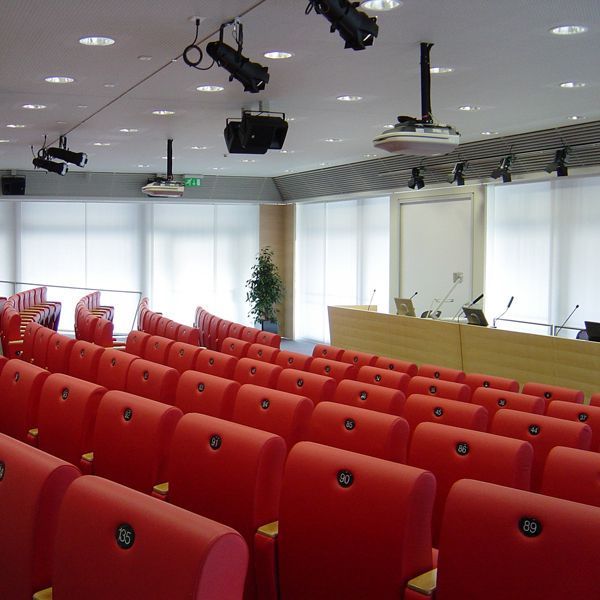 ValeggiaPanzera e associati Sagl - istituto di credito Lugano - Architettura, studi · Architettura d'interni - Collaboratore esterno Giovanni Rizzi - Industriale Mendrisio - Design industriale, design del prodotto · Progettazione architettonica - Lugano - Ticino