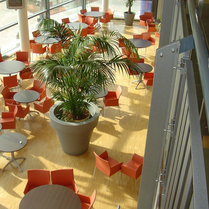 ValeggiaPanzera e associati Sagl - istituto di credito Lugano - Architettura, studi · Architettura d'interni - Collaboratore esterno Giovanni Rizzi - Industriale Mendrisio - Design industriale, design del prodotto · Progettazione architettonica - Lugano - Ticino