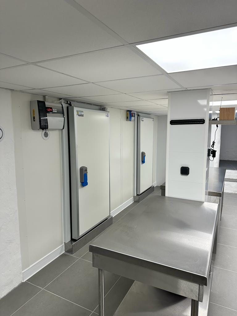Deux portes de chambres froides