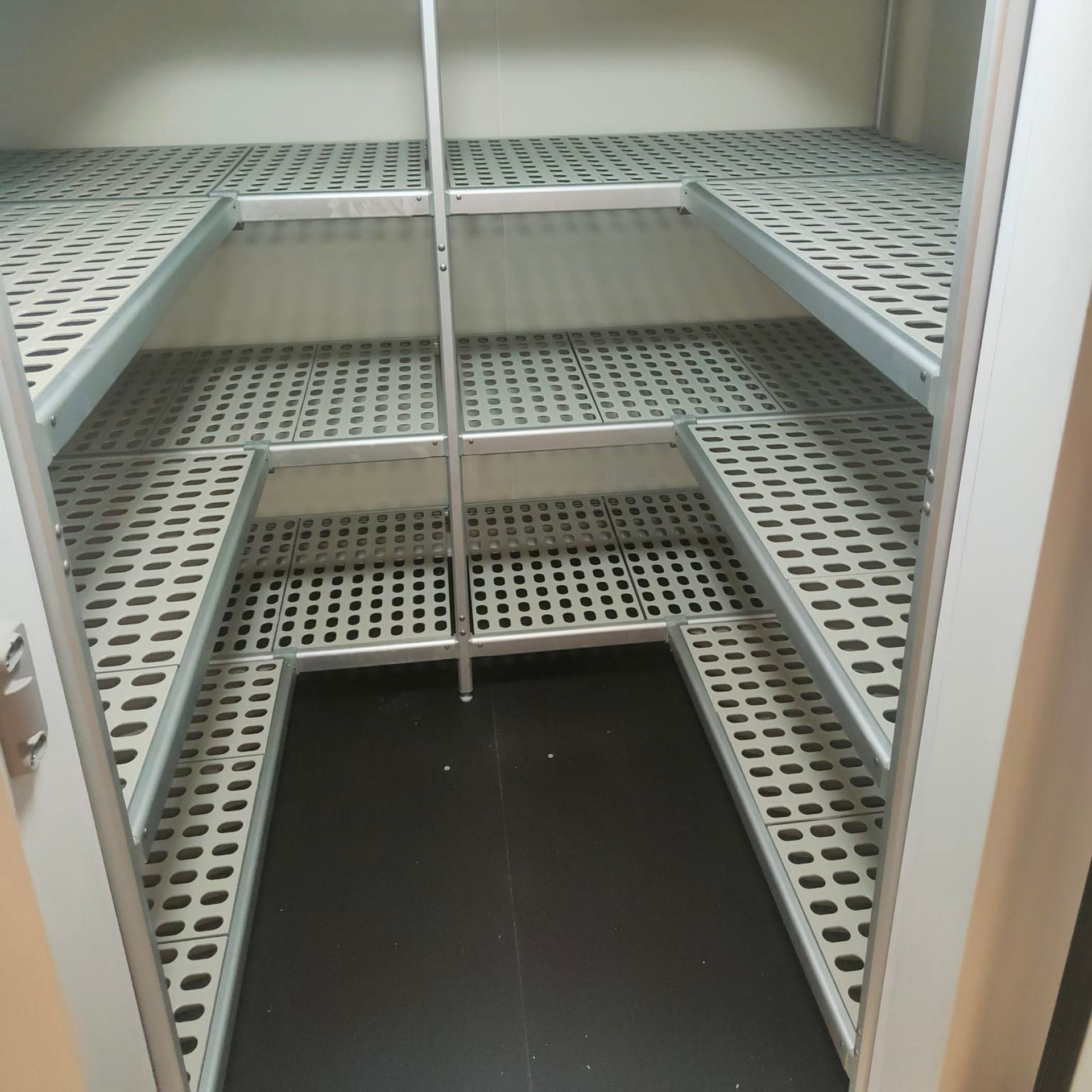 L'intérieur d'une chambre froide