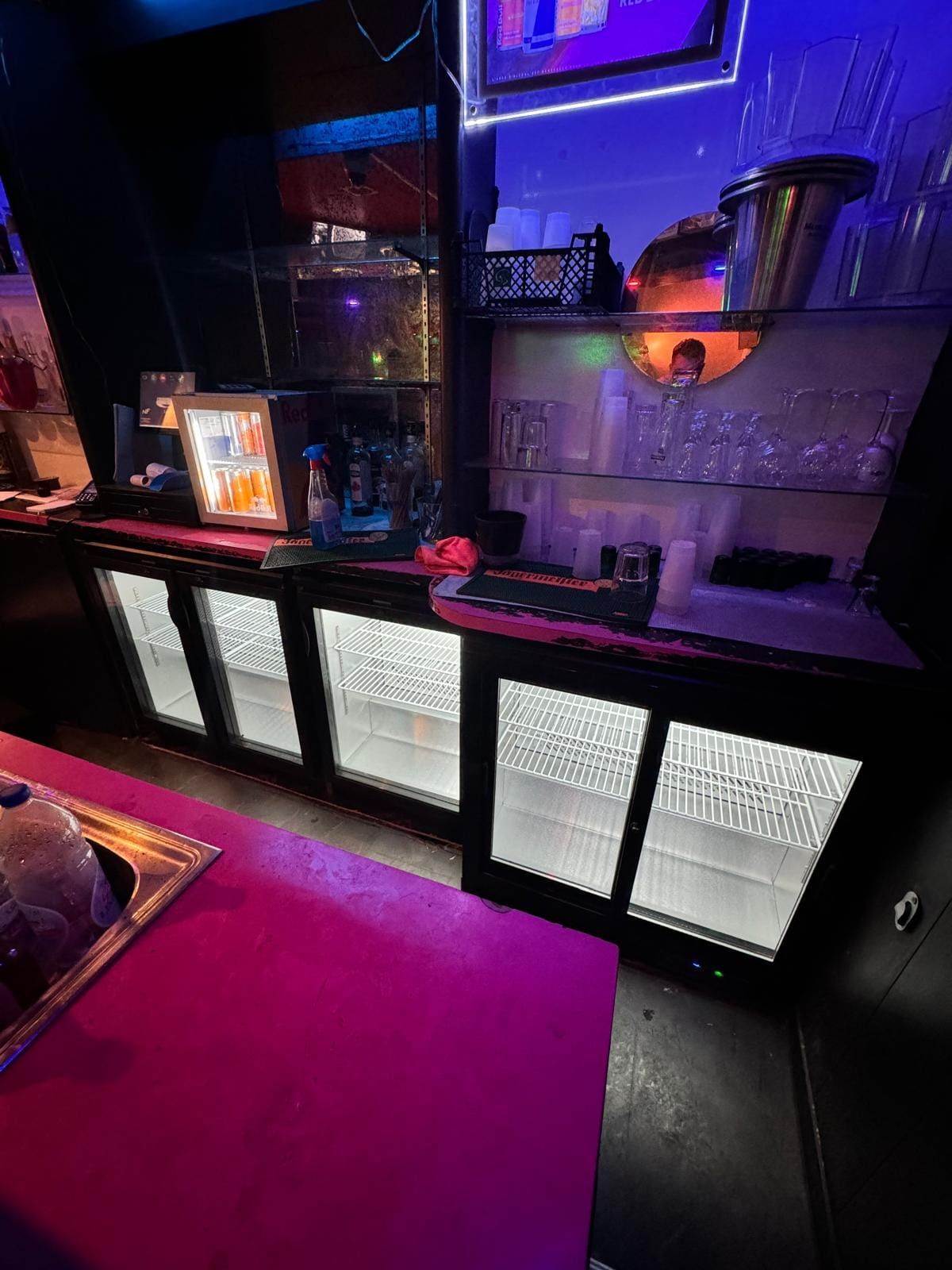 Arrière de bar lumineux