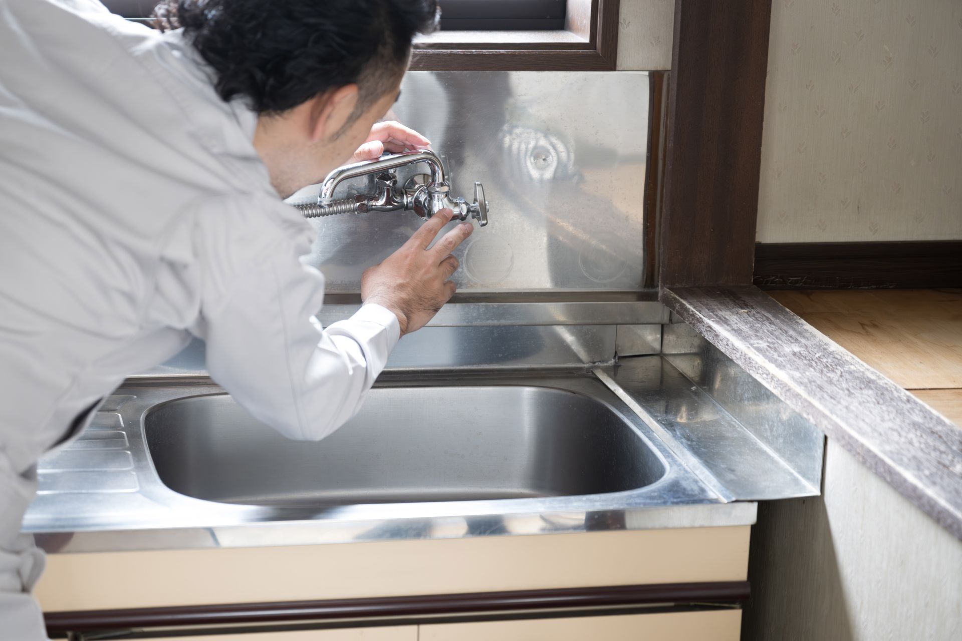 Réparation d'un robinet de cuisine