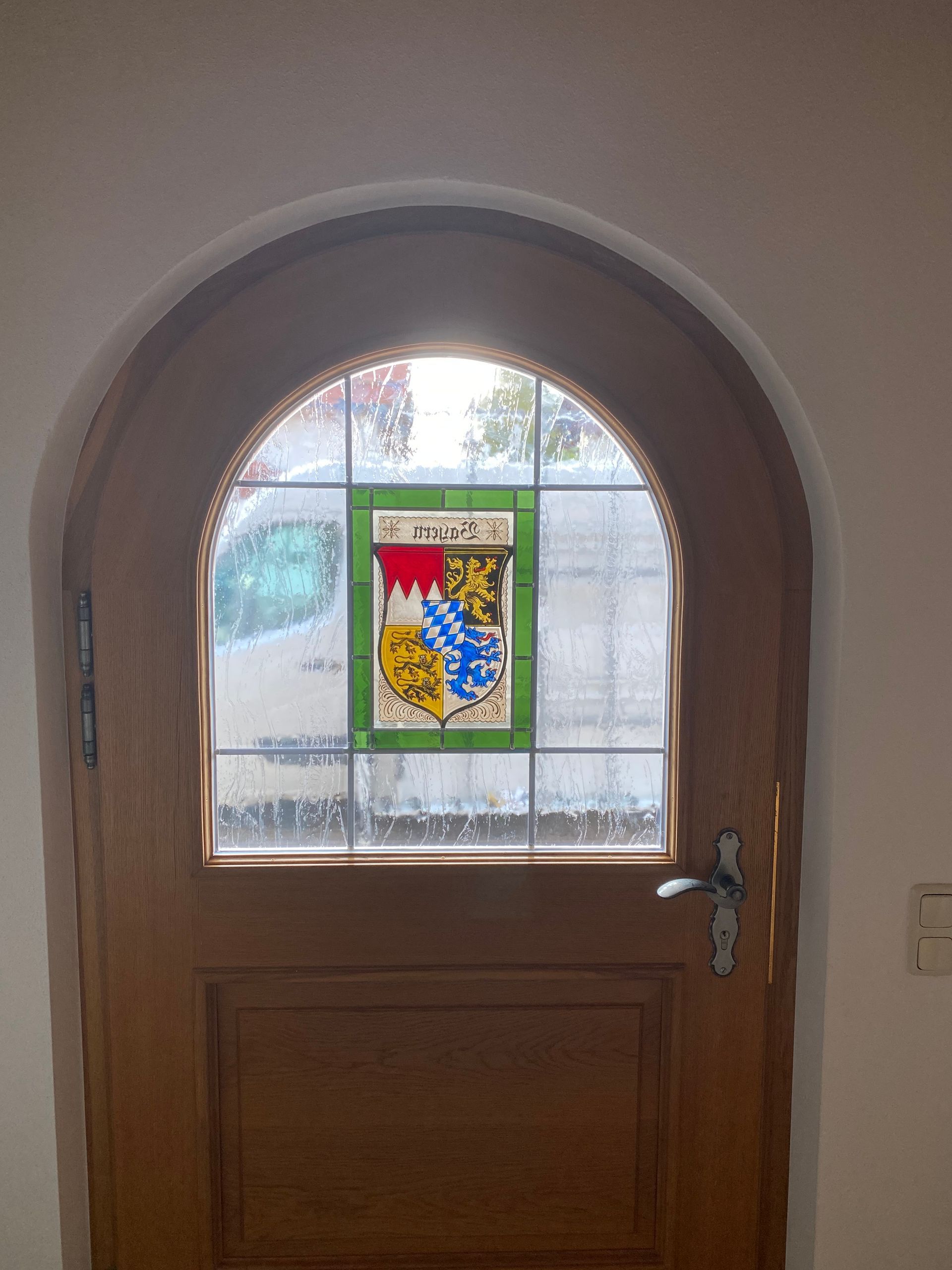 Glasplatte mit digital bedrucktem Rautenmuster in Weiß und Blau – Bayernfahne.