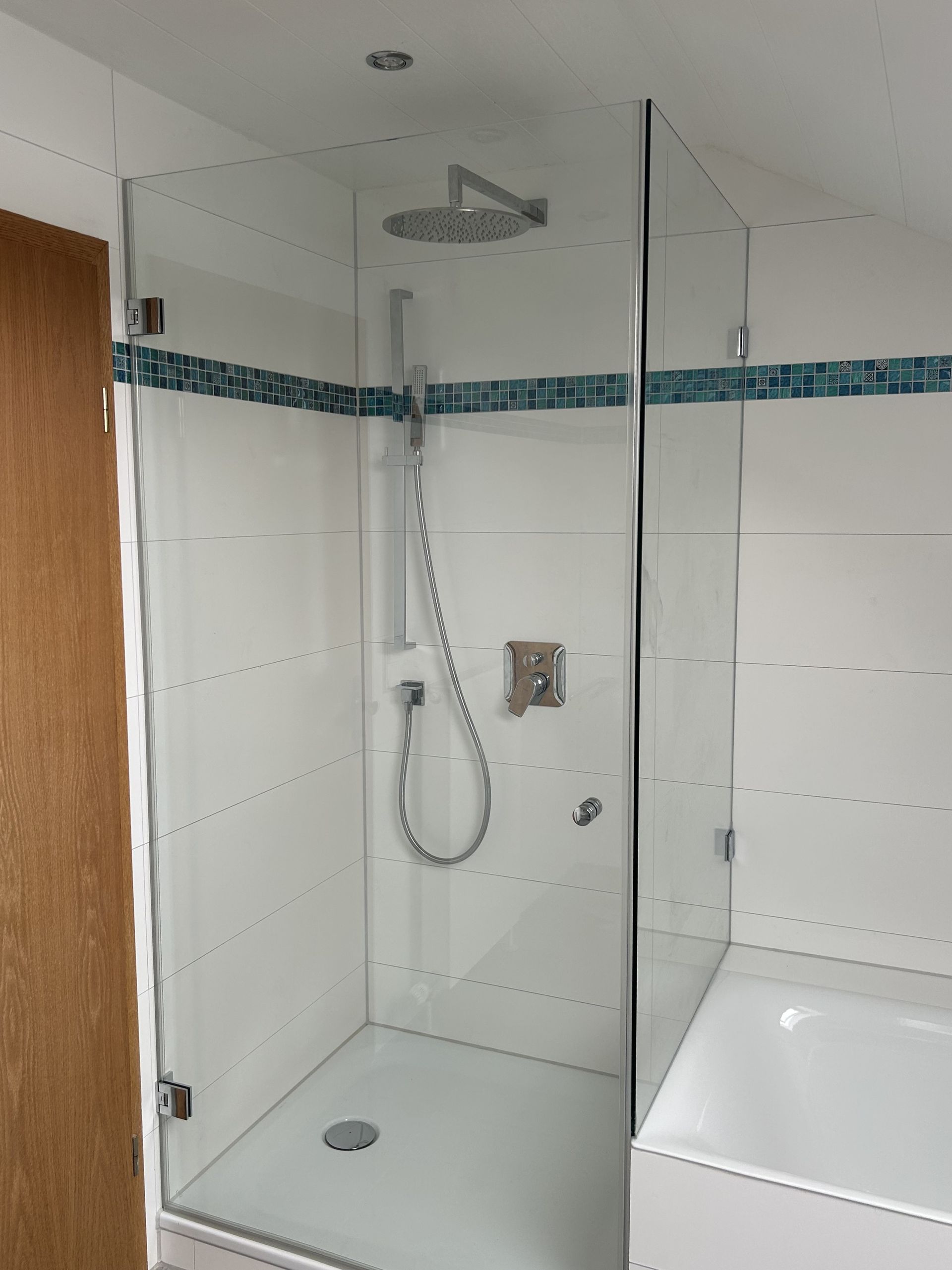 Eckdusche aus Sicherheitsglas