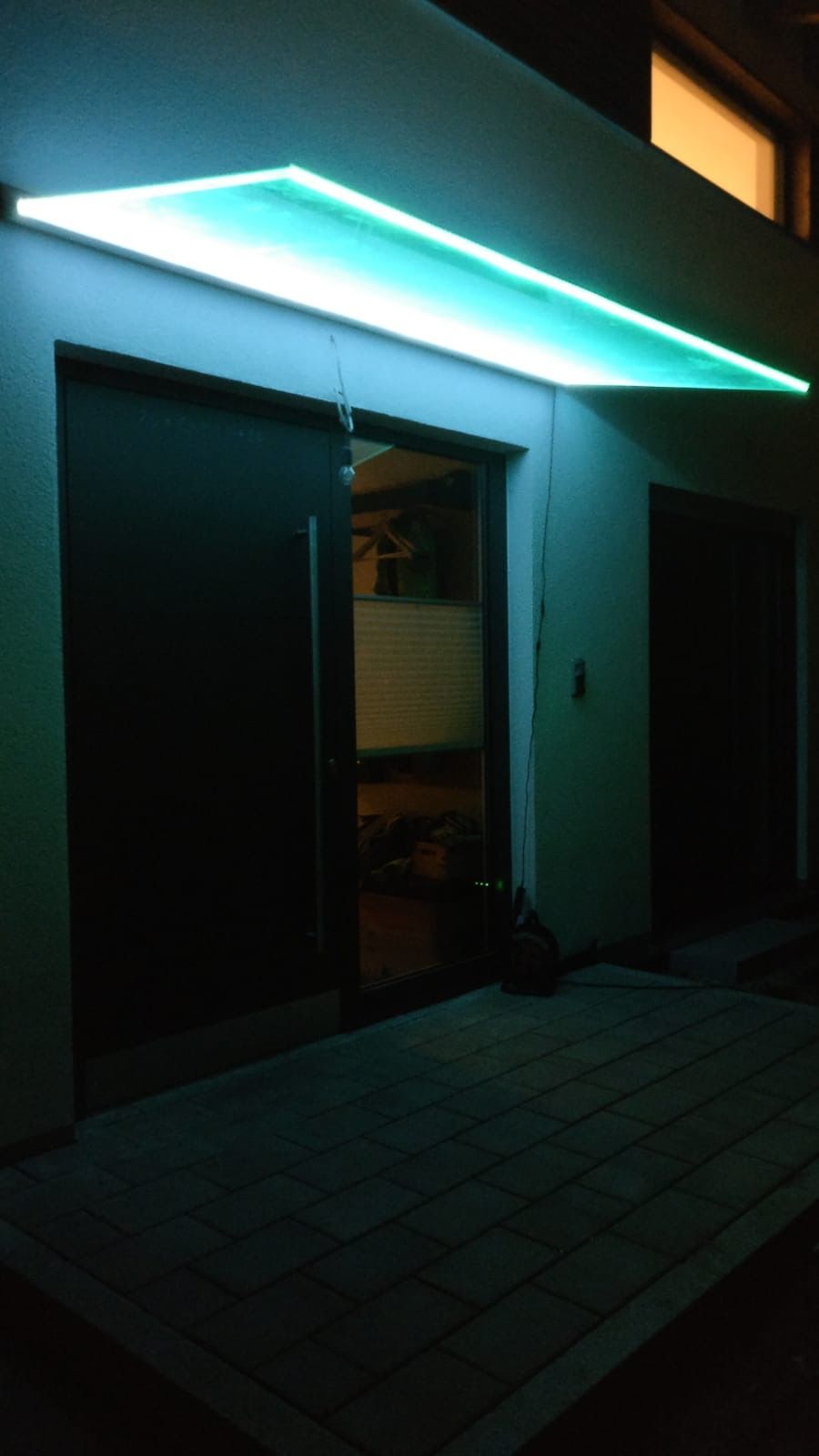 Glasvordach mit Edelstahlhaltern