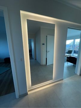 eckiger Spiegel mit LED