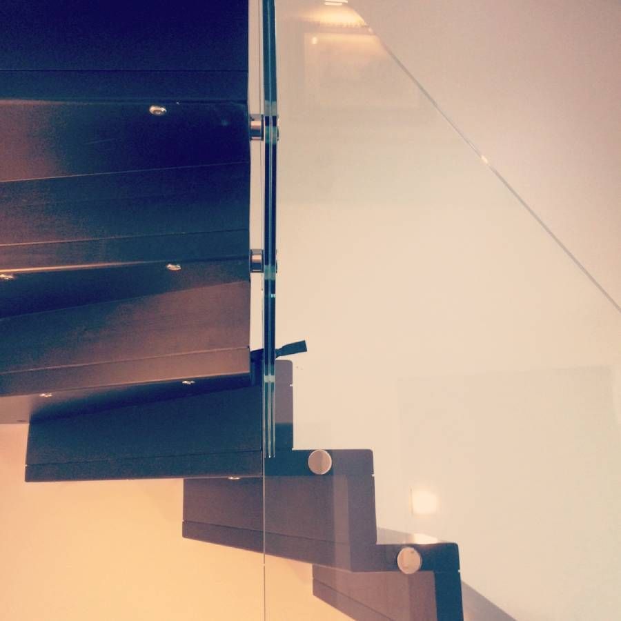 Glasbrüstung aus Glas