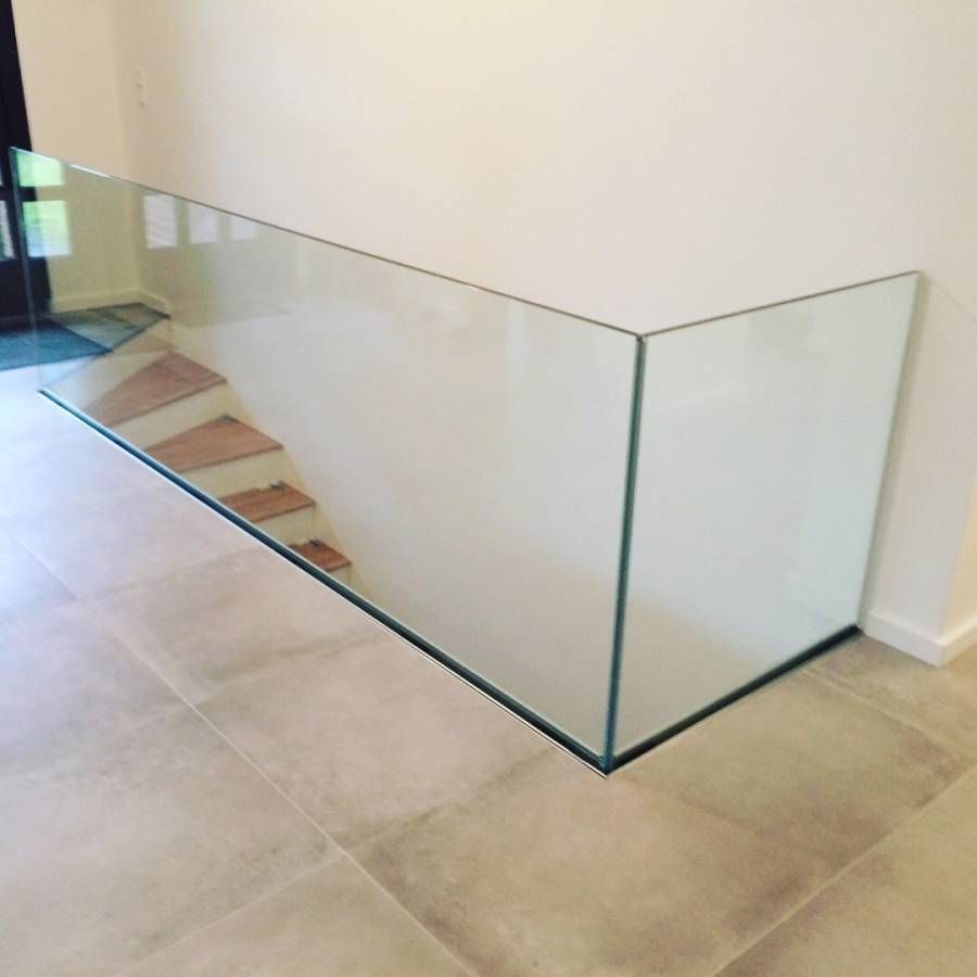 Glasbrüstungen und Treppengeländer aus Glas von oben