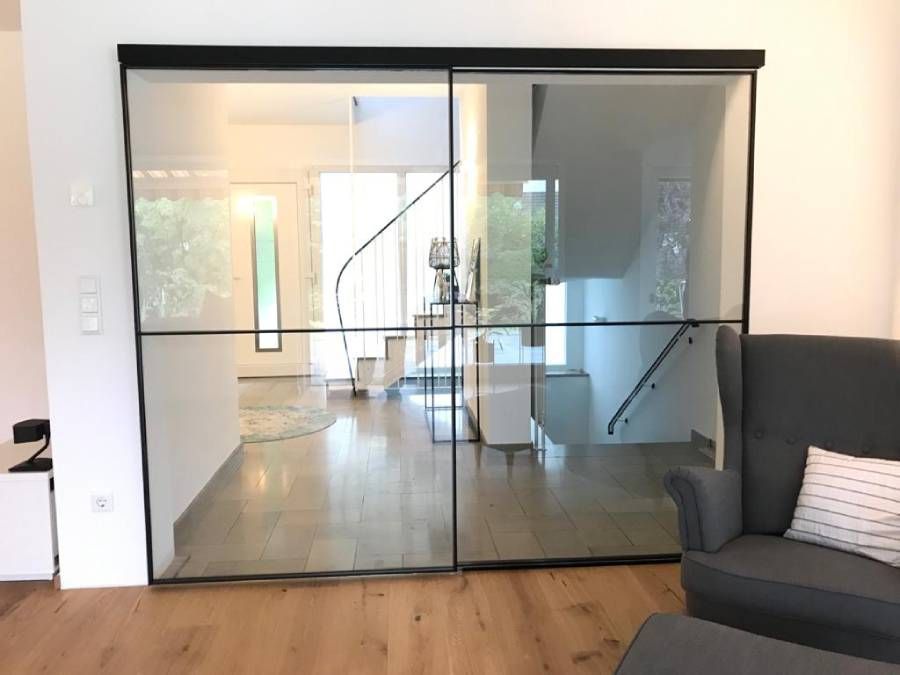 Glastür eines Wohnzimmers