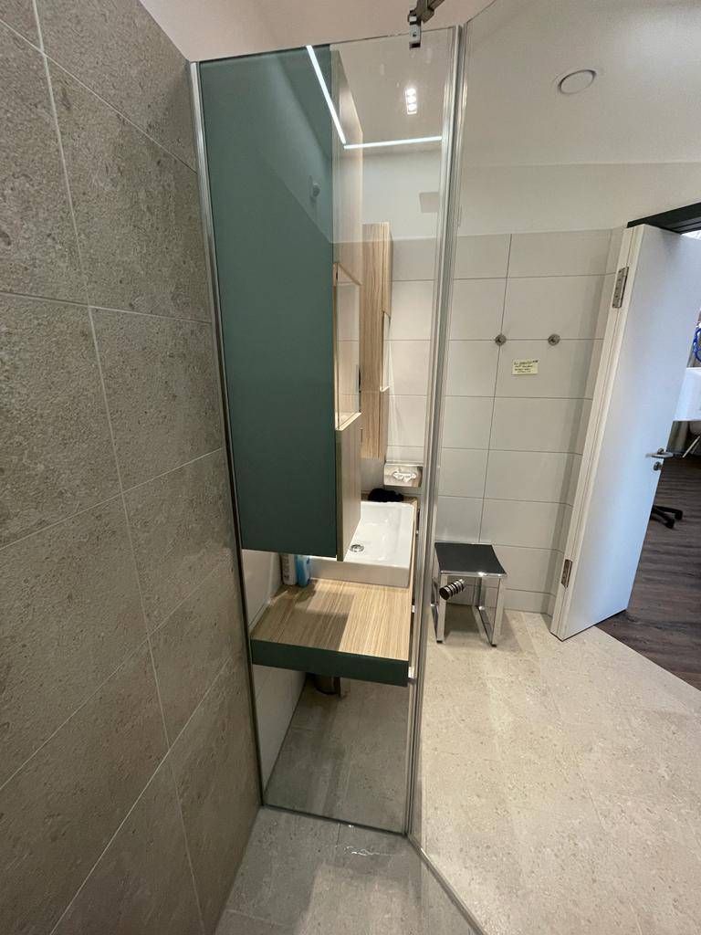 Duschkabine aus Glas