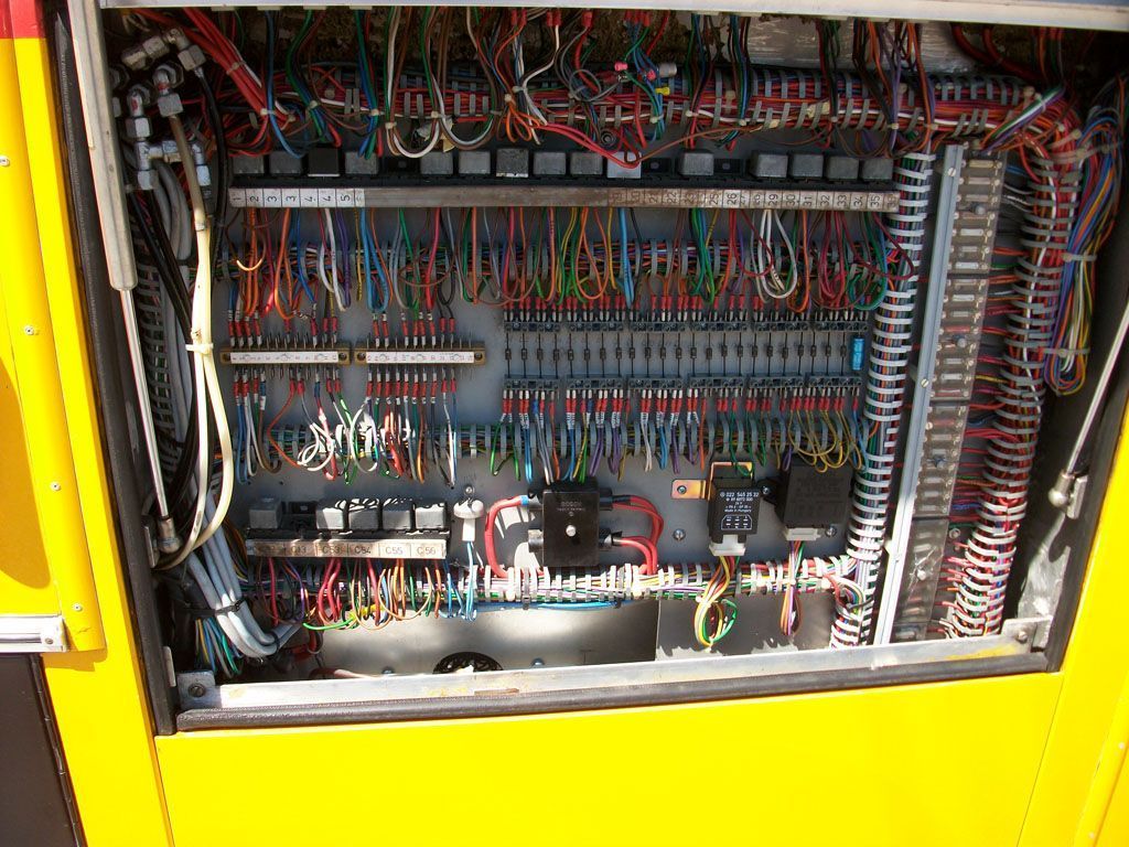 Elektrokasten Saurer-Bus, Fahrzeugelektrik Saurer, LKW Fahrzeugelektrik, LKW aufrüsten, Lastwagen nachrüsten Langenthal, Lastwagen reparieren Oberaargau, Lastwagen Elektrik Zentralschweiz, Lastwagen Elektrik Mittelland