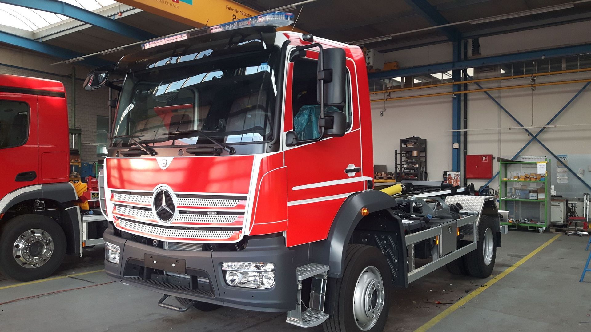 Feuerwehrlastwagen, Lastwagen Fahrzeugelektrik, Lastwagen aufrüsten, Blaulicht nachrüsten Oberaargau, Martinshorn reparieren Mittelland, Blaulicht reparieren Langenthal, LKW-Elektrik Mittelland