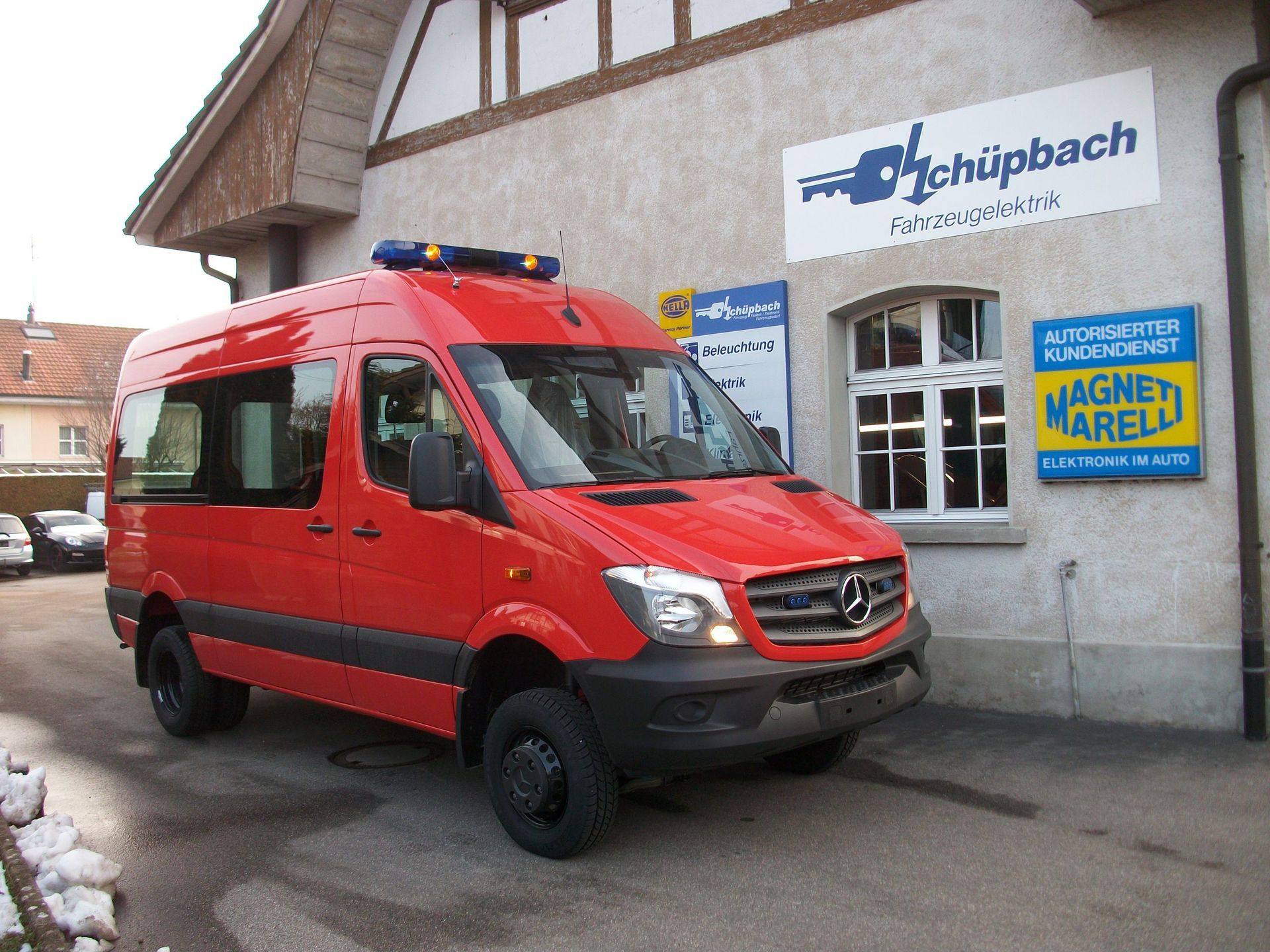 Ausrüstung Feuerwehrfahrzeug, Blaulichtfahrzeuge, Feuerwehrfahrzeuge Mittelland, Oberaargau, Blaulichtaufbau Mittelland, Feuerwehraufbau Oberaargau, Funk einbauen, Funkspezialist Mittelland, Funk reparieren Oberaargau