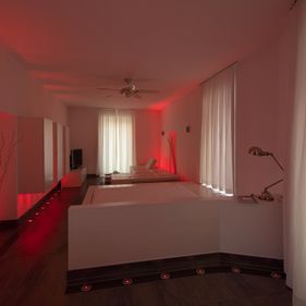Camera con luci - Le suite al lago - Ristorante B&B Giardino