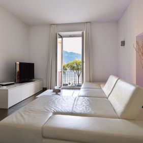 Soggiorno bianco con vista sul lago - Le suite al lago - Ristorante B&B Giardino
