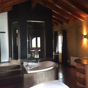 Vasca da bagno - Le suite al lago - Ristorante B&B Giardino