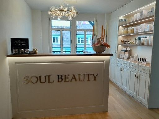 Empfangstresen, Arbeit der Baumann Objekt-Bau GmbH