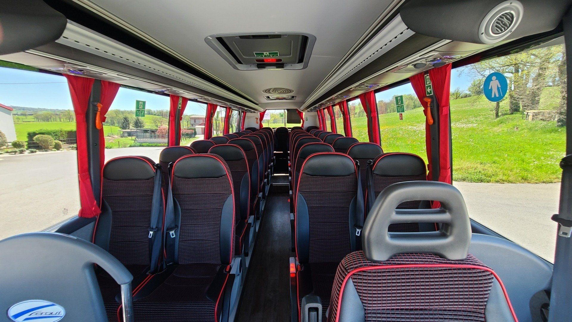 sièges d'un autocar moyenne capacité