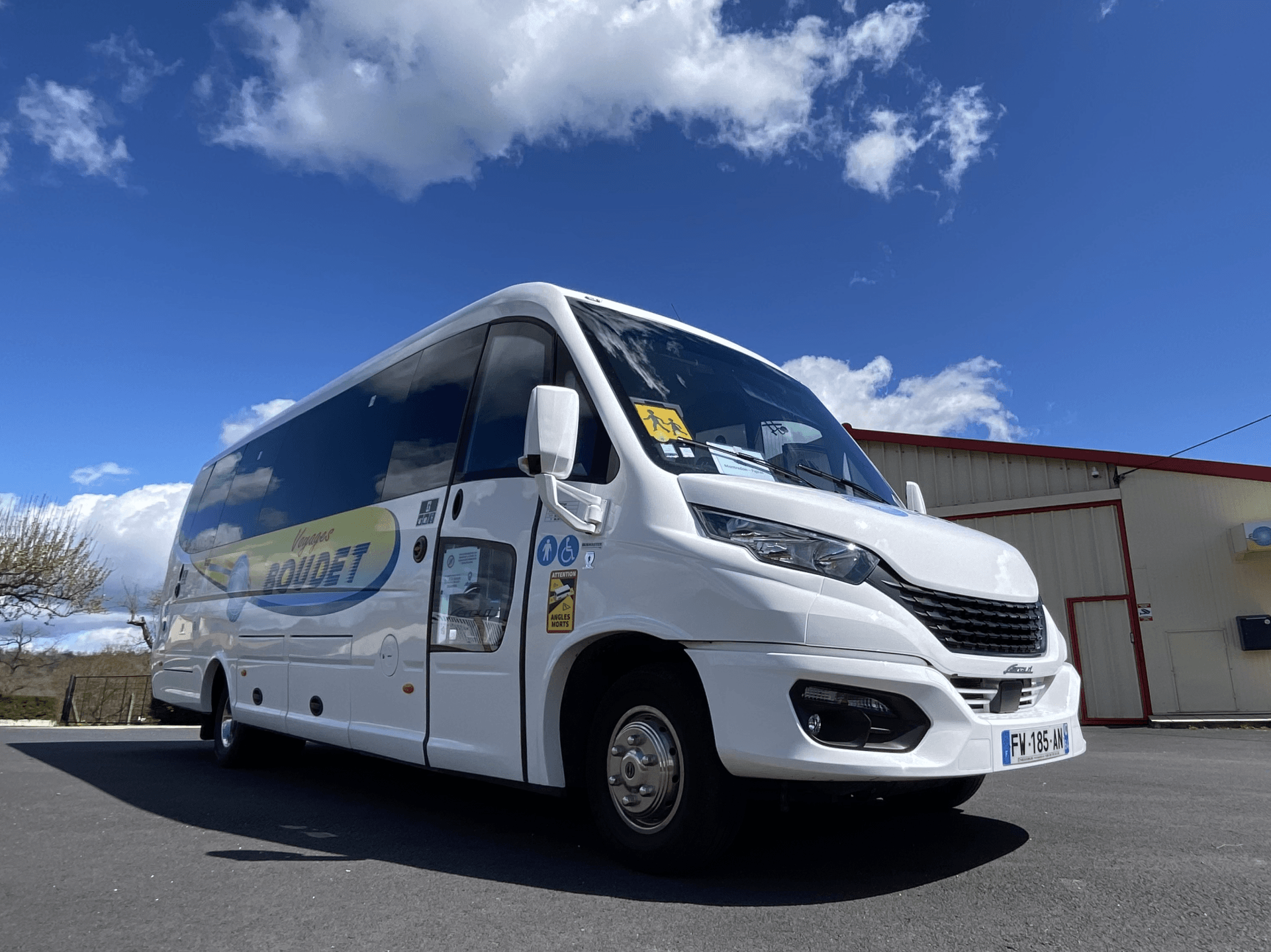 autocar moyenne capacité