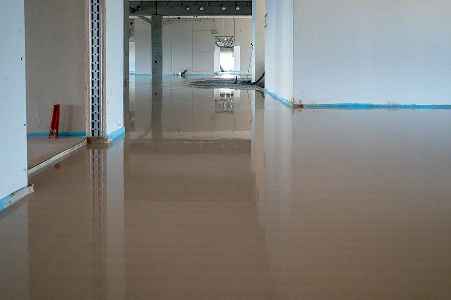 Sol entièrement recouvert d'une chape fluide