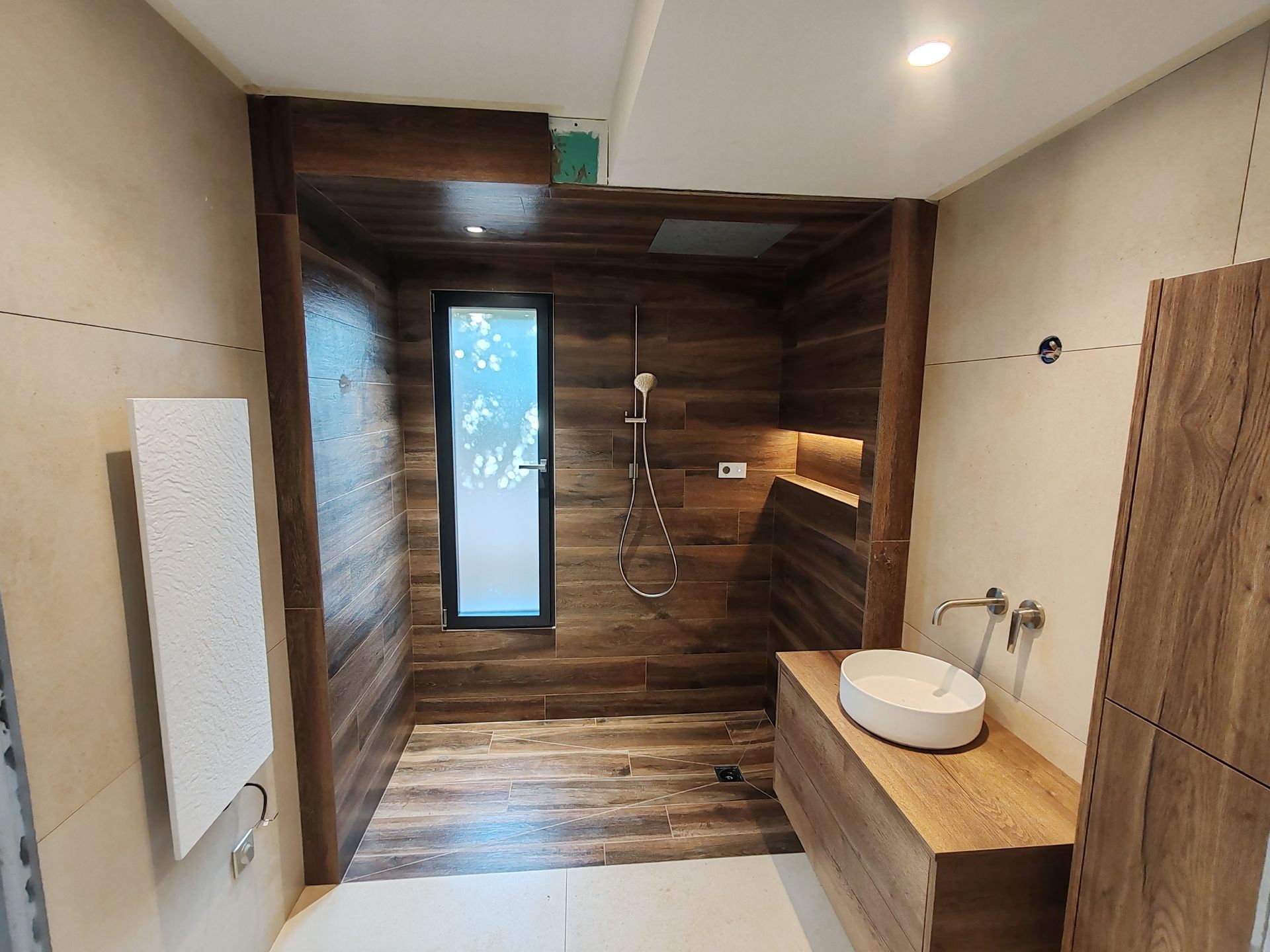 Salle de bains moderne.