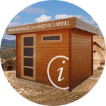 Un cobertizo de madera con la palabra Gabriel en él.
