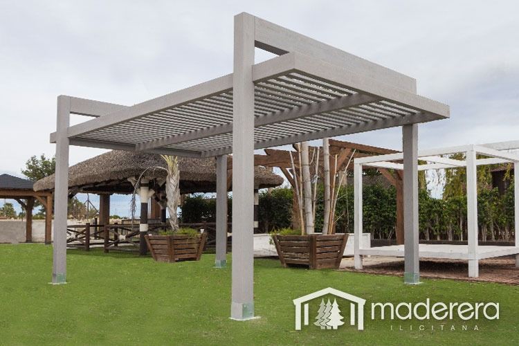 Una pérgola con la palabra maderarera.