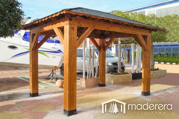 Un cenador de madera con la palabra madera en la parte inferior