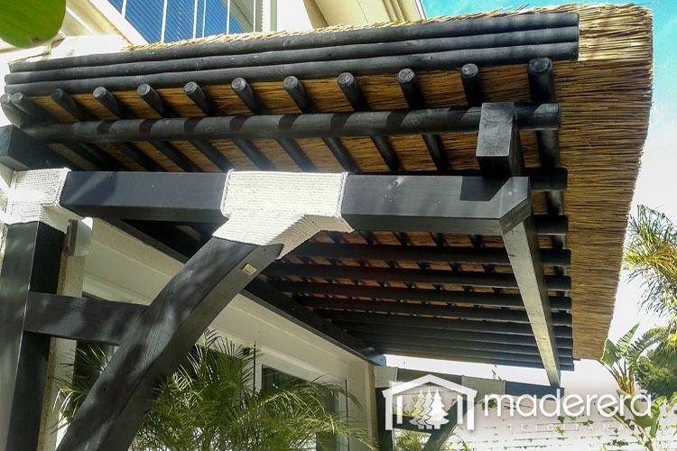 Una pérgola de madera con la palabra madera en la parte inferior.