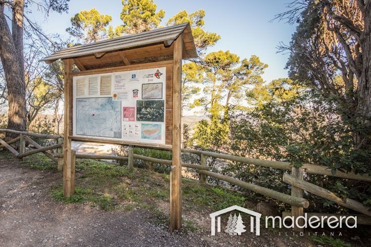 Un cartel de madera con la palabra maderarera.