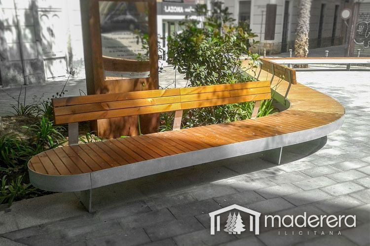 Un banco de madera con la palabra madera en la parte inferior.